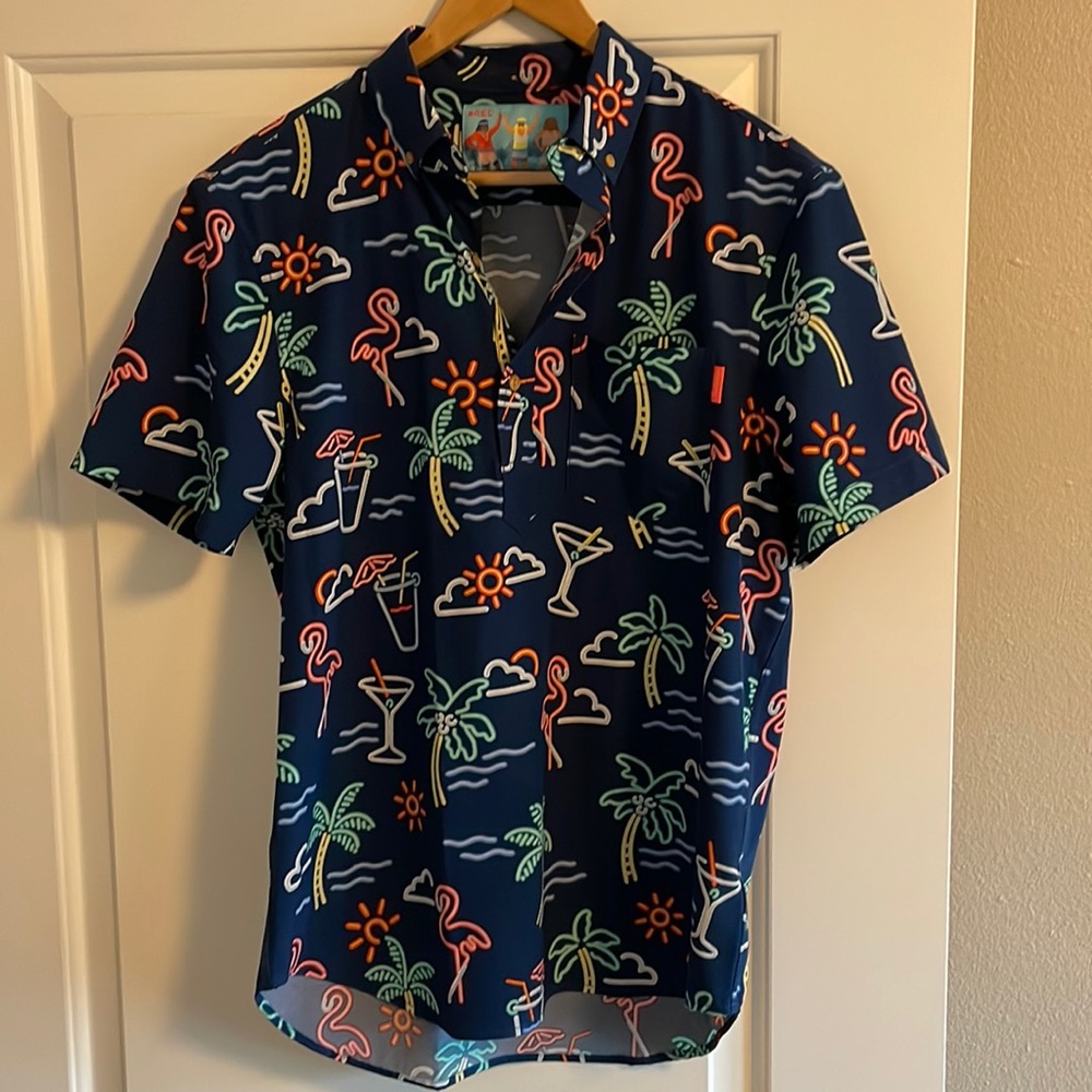 Chubbies popover shirt One Man Wolf Pack
